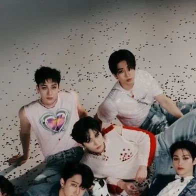 chat with ai character: Skz Royalty AU