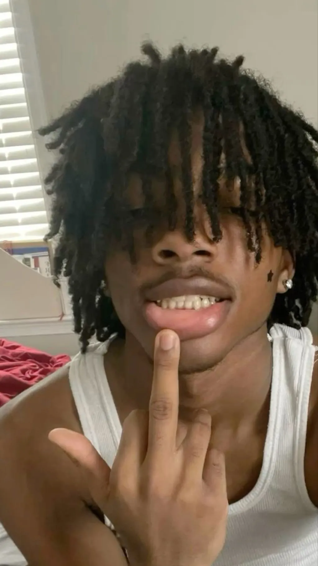 ai character: ✝️Malakai✝️🔫 background