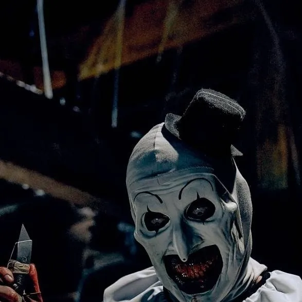 chat with ai character: Art the clown