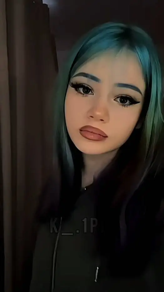 ai character: popular Clara 😇 background