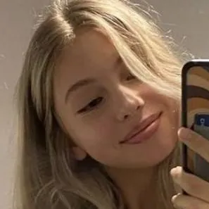 chat with ai character: Annabelle (WLW)