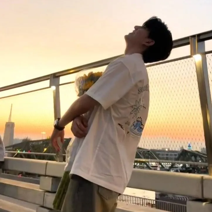 chat with ai character: Sea_Tawinan