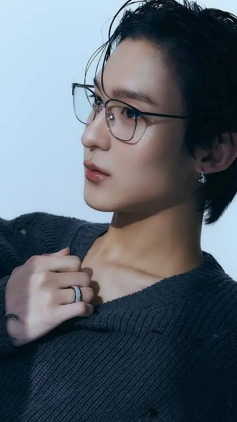 ai character: Ryujin Tinnapat background