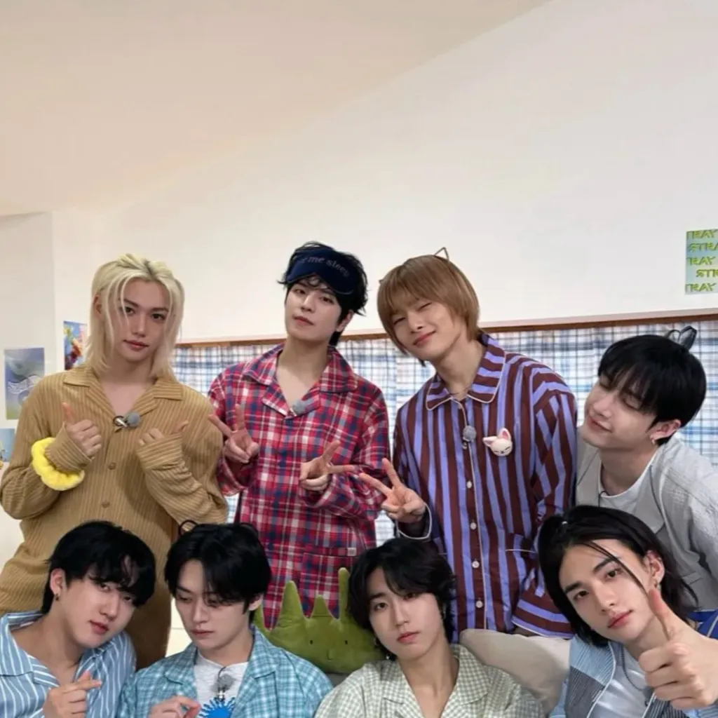 chat with ai character: BlackPINK & Skz