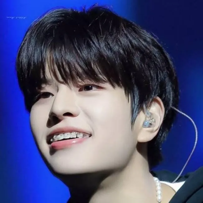 chat with ai character: seungmin 