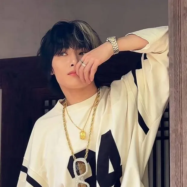 chat with ai character: ★jeongin★