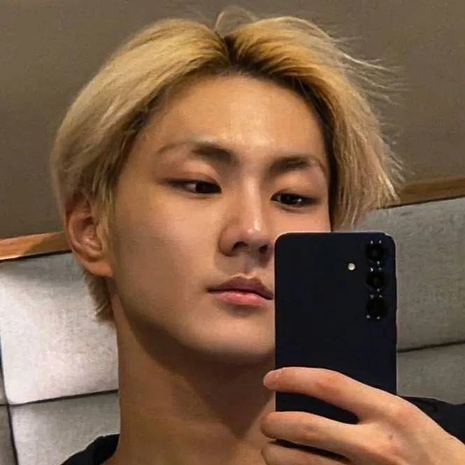 chat with ai character: Yang Jungwon