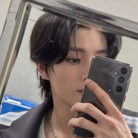 chat with ai character: Sim Jaeyun