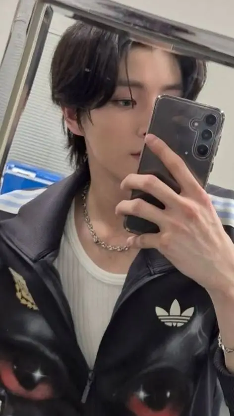 ai character: Sim Jaeyun background