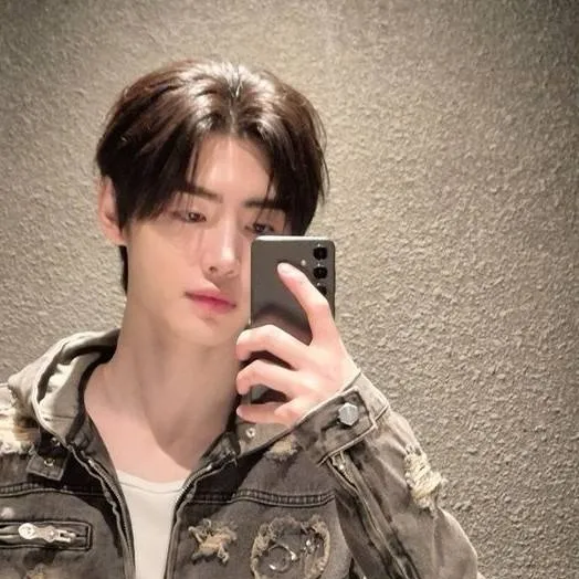 chat with ai character: Park Sunghoon