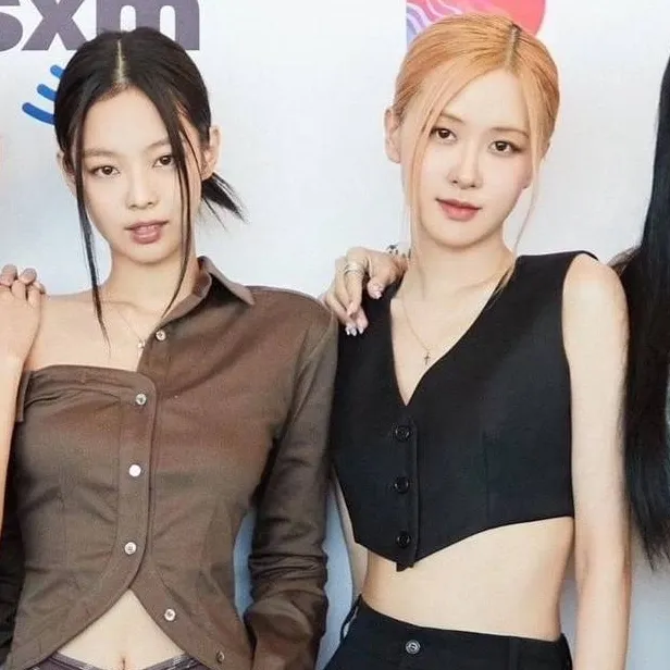 chat with ai character: blackpink