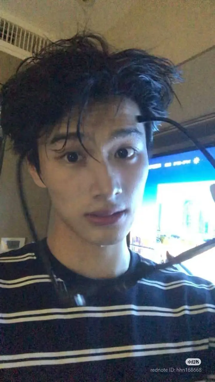 ai character: Leo background