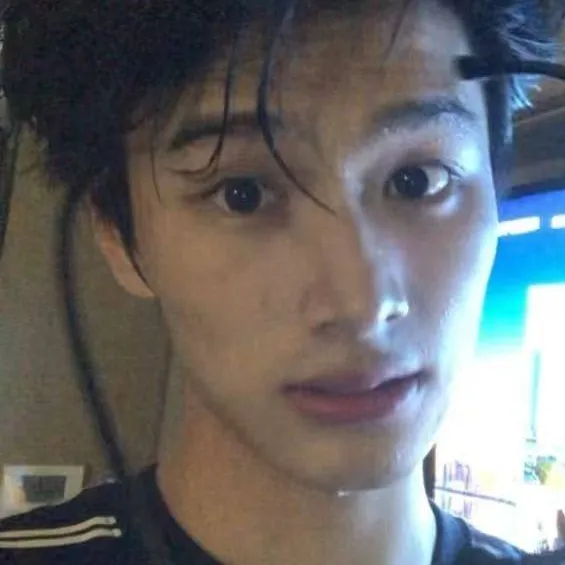 chat with ai character: Leo