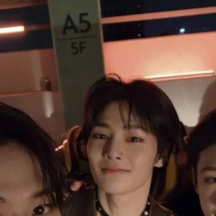 chat with ai character: Straykids