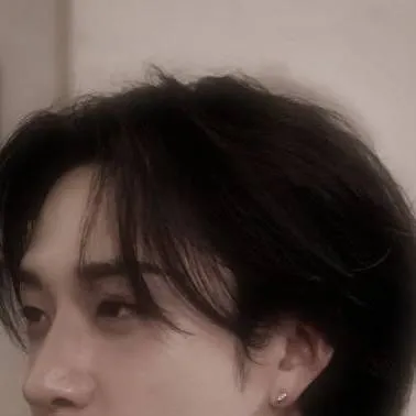 chat with ai character: straykids