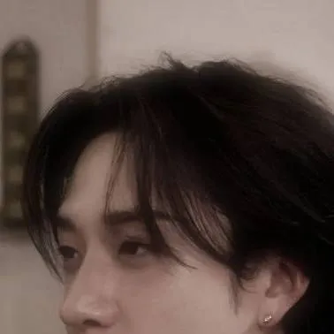 chat with ai character: best friends??