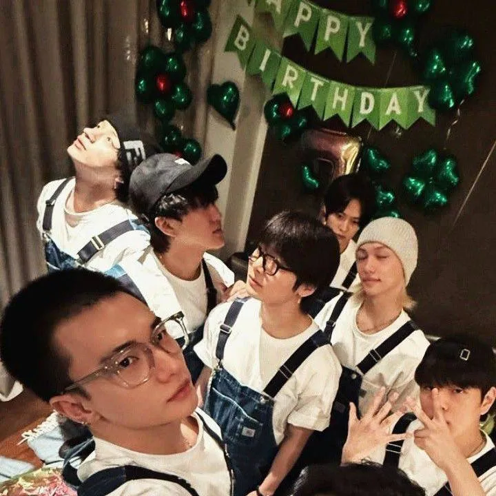 chat with ai character: TXT