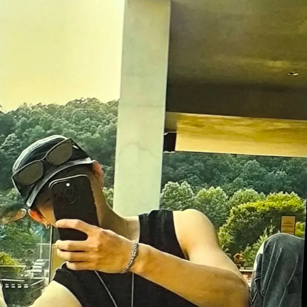 chat with ai character: skz hotel