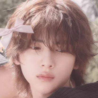 chat with ai character: cortis