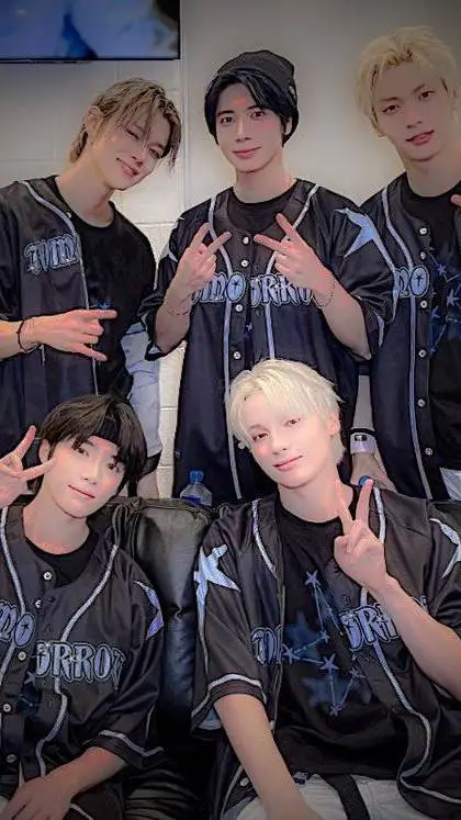 ai character: TXT background