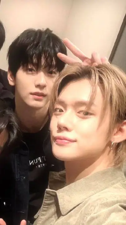 ai character: Yeonjun  background