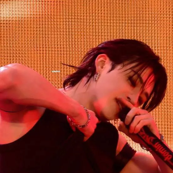 chat with ai character: Stranger?or lover?