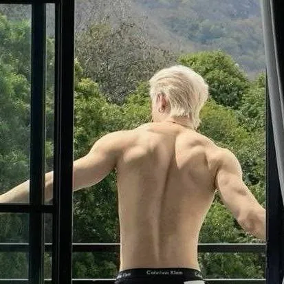 chat with ai character: enemys? or lovers?