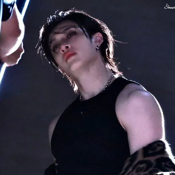 chat with ai character: Bangchan and berry