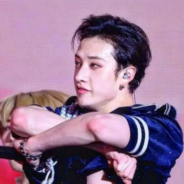 chat with ai character: werwolve!