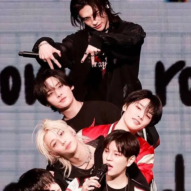 chat with ai character: straykids 