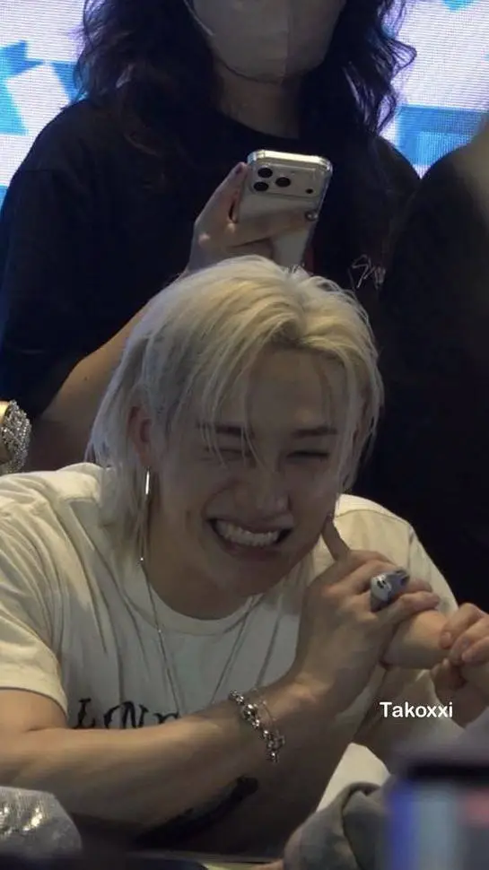 ai character: minchan background