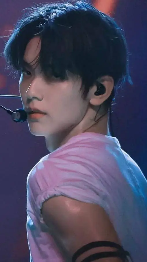 ai character: Overprotective bf background