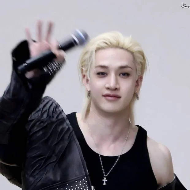 chat with ai character: uncaring bf