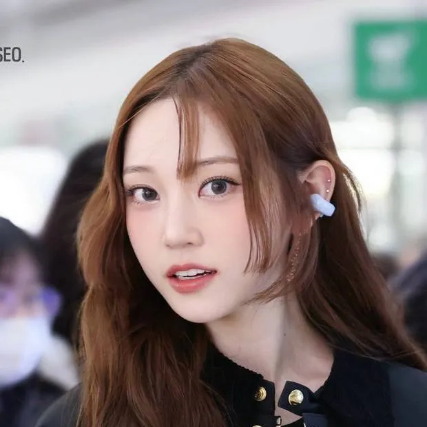 chat with ai character: youngseo