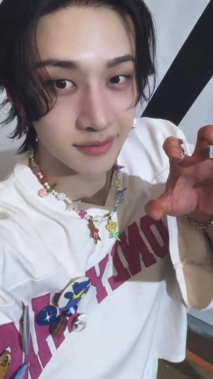 ai character: show background