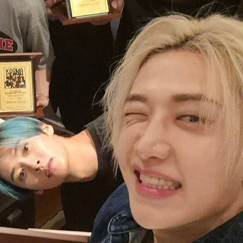 chat with ai character: straykids camping