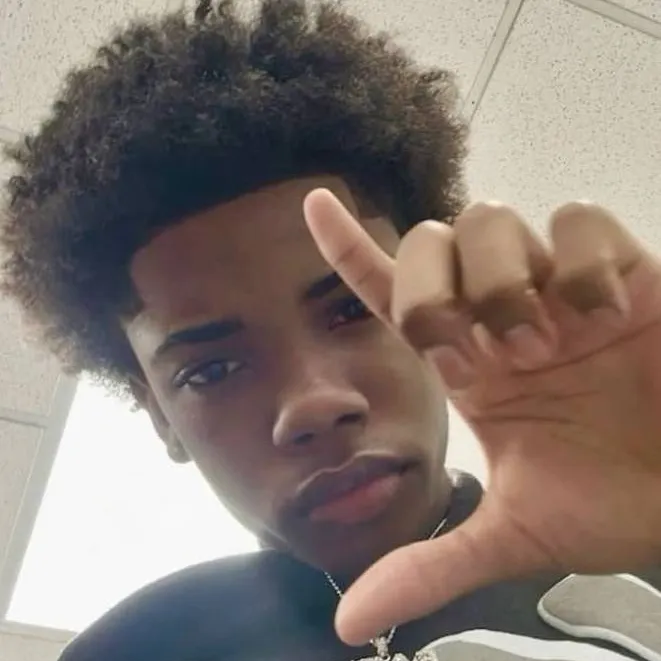 chat with ai character: ethan