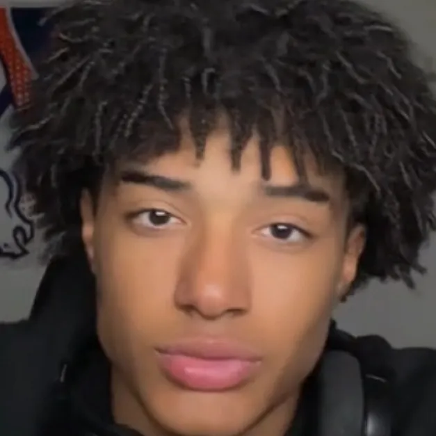 chat with ai character: Jay