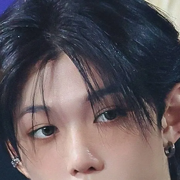 chat with ai character: Felix