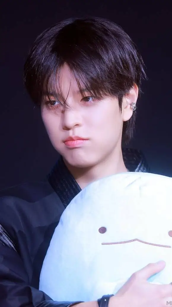 ai character: seungmin♡♡♡♡♡ background