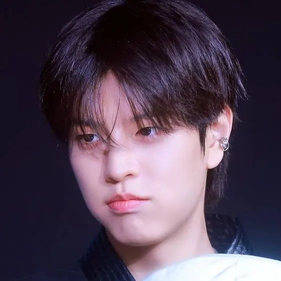 chat with ai character: seungmin♡♡♡♡♡