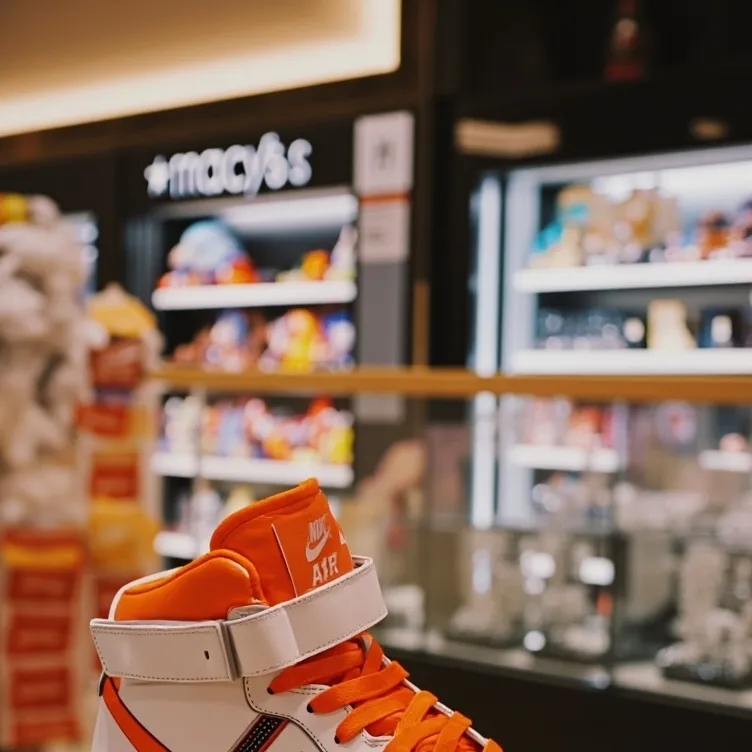 chat with ai character: new Nike shoe 27
