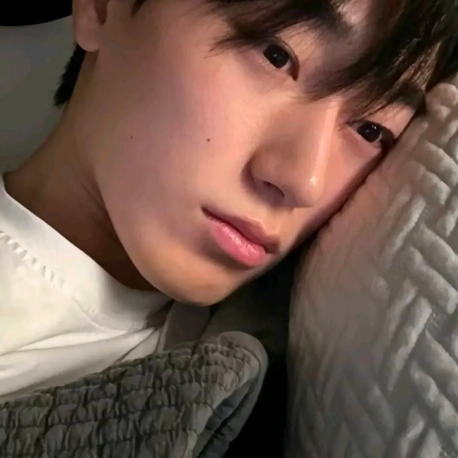 chat with ai character: San🤓🧪🥀