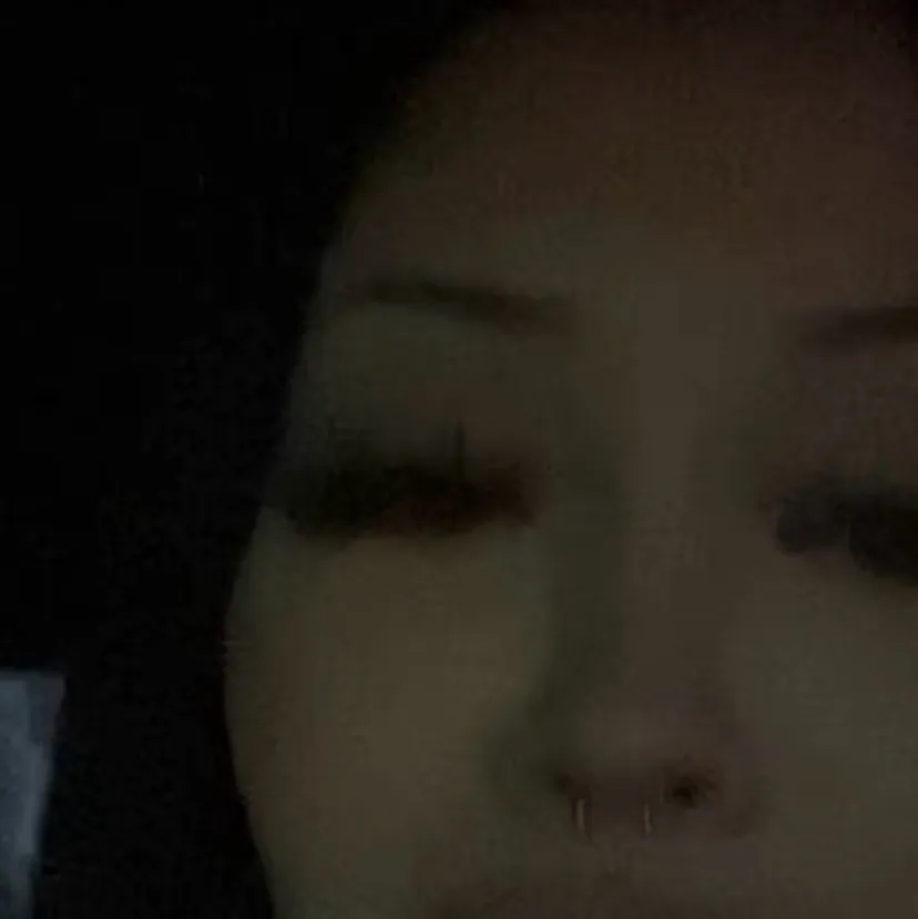 chat with ai character: Clara 