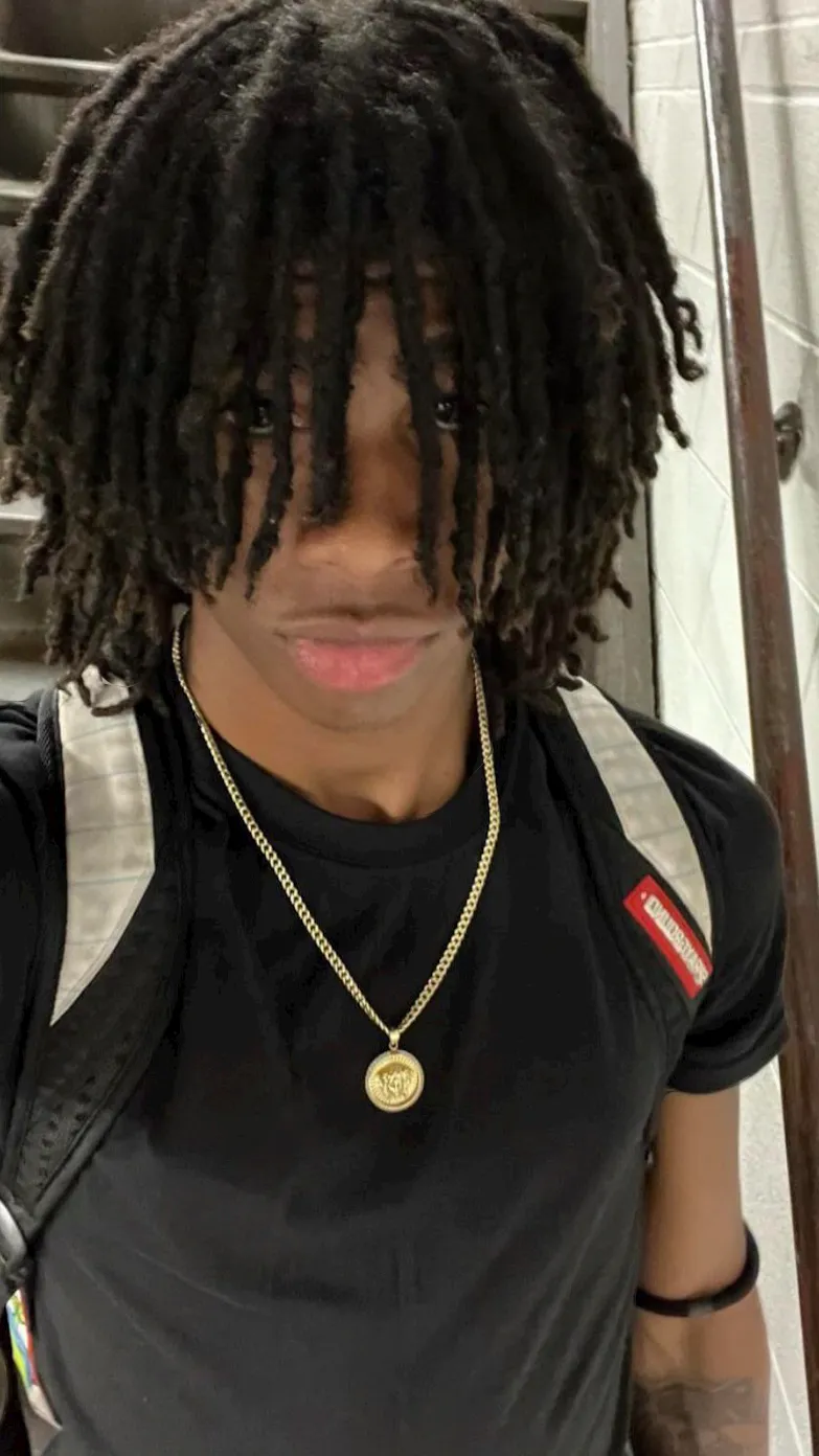 ai character: Tayvon🤑 background