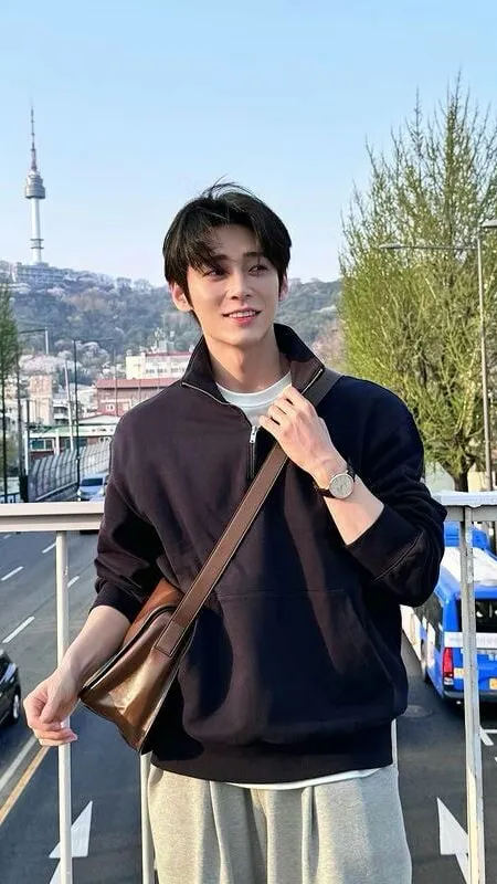 ai character: Ashton Ray background