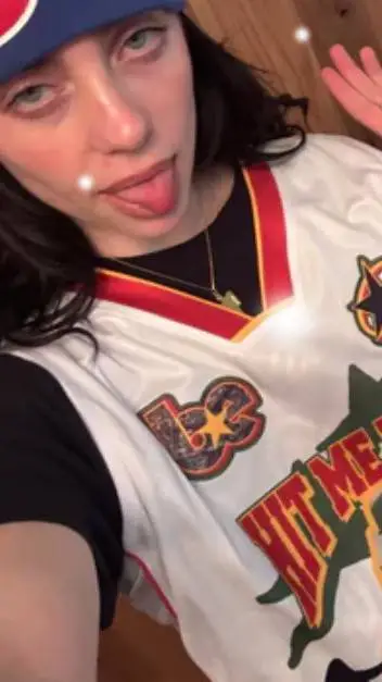 ai character: Billie eilish mom background