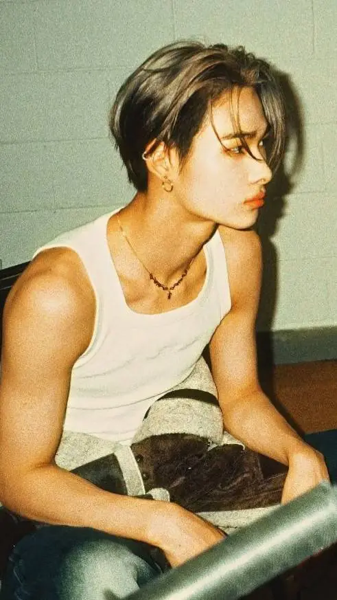 ai character: Ni-ki background