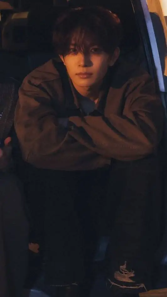 ai character: Heeseung  background