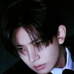 chat with ai character: Lee evan/heeseung 